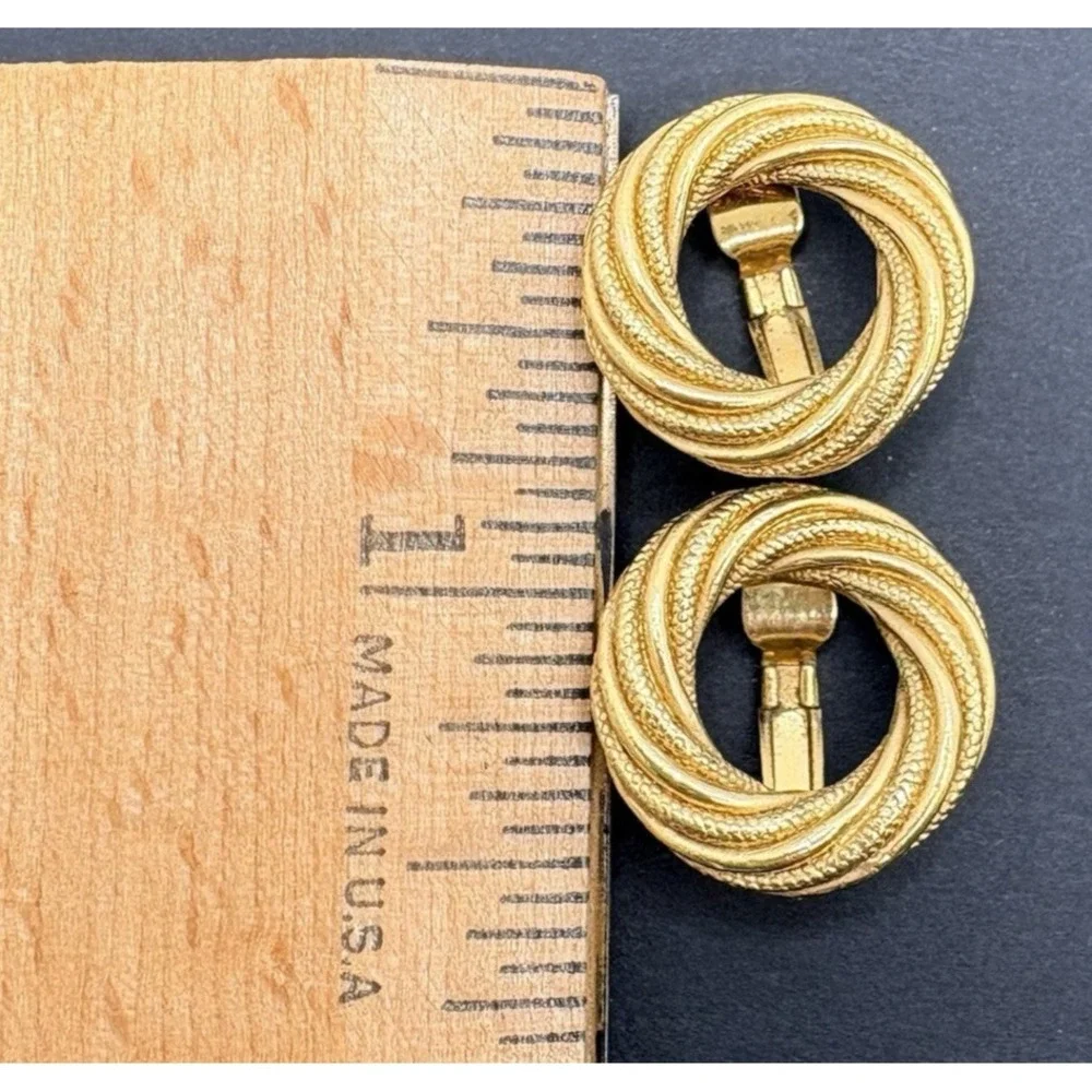 Vintage Crown Trifari Twisted Textured Gold Tone Open‎ Circle Clip on Earrings